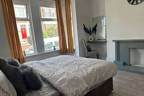 Captivating 2-bed Apartment in Newport