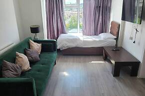 Captivating 2-bed Apartment in Newport