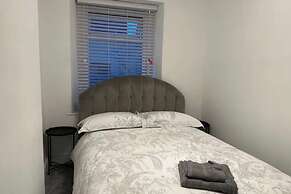 House - Sleeps 5 - Garden - Parking