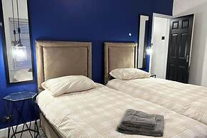 House - Sleeps 5 - Garden - Parking