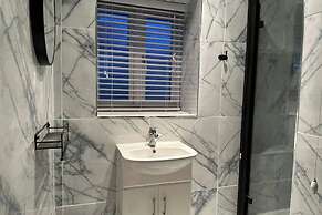 House - Sleeps 5 - Garden - Parking