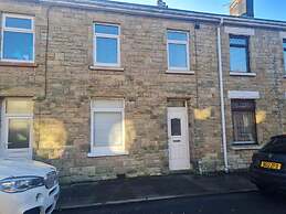 Beautiful 2-bed House in Bridgend