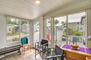 Chic Flat Rock Tiny Home: Pool Access!