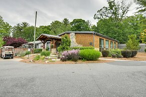 Chic Flat Rock Tiny Home: Pool Access!
