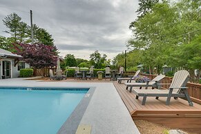 Chic Flat Rock Tiny Home: Pool Access!