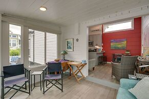 Chic Flat Rock Tiny Home: Pool Access!