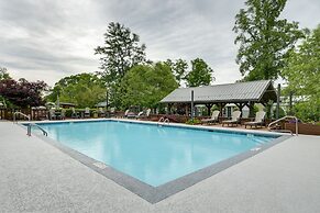 Chic Flat Rock Tiny Home: Pool Access!