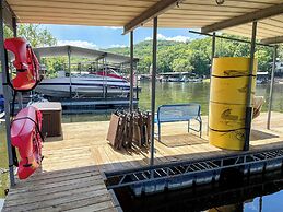 Lakefront Missouri Vacation Rental w/ Dock & Slip!