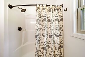 Peaceful Purlear Vacation Rental w/ Creek Access!