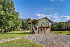 Peaceful Purlear Vacation Rental w/ Creek Access!