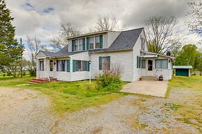 Country Getaway in Kinsale: Sunroom, Pond Access!