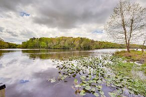 Country Getaway in Kinsale: Sunroom, Pond Access!