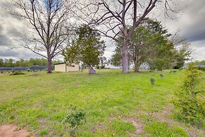 Country Getaway in Kinsale: Sunroom, Pond Access!