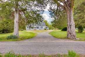 Country Getaway in Kinsale: Sunroom, Pond Access!