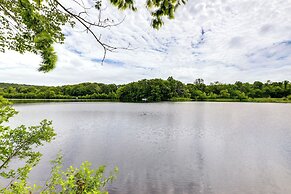 Lakefront Connecticut Retreat Near Uconn