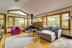 Lakefront Connecticut Retreat Near Uconn