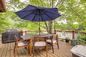 Lakefront Connecticut Retreat Near Uconn