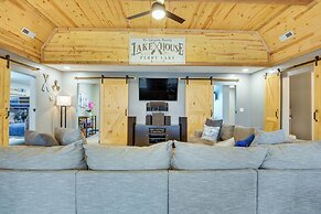 Spacious Ozawkie Home - Near Lake Perry!