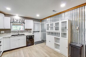 Spacious Ozawkie Home - Near Lake Perry!