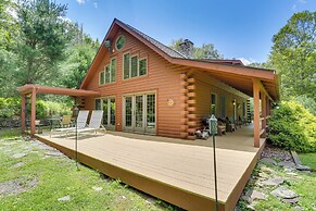 1 Mi to River: Cabin w/ Fire Pit in Milanville!
