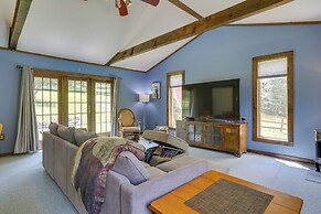 1 Mi to River: Cabin w/ Fire Pit in Milanville!