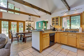 1 Mi to River: Cabin w/ Fire Pit in Milanville!