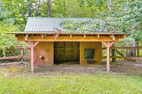 1 Mi to River: Cabin w/ Fire Pit in Milanville!