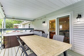 Sauna, Fire Pit: Spacious & Serene Poconos Getaway