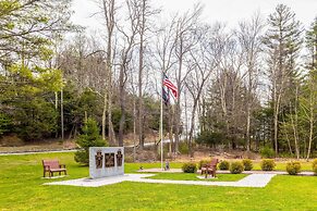 Sauna, Fire Pit: Spacious & Serene Poconos Getaway