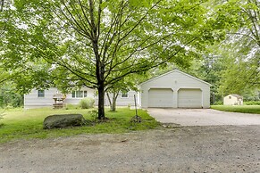 Sauna, Fire Pit: Spacious & Serene Poconos Getaway