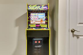 Sauna, Fire Pit: Spacious & Serene Poconos Getaway