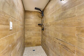 Sauna, Fire Pit: Spacious & Serene Poconos Getaway