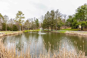 Sauna, Fire Pit: Spacious & Serene Poconos Getaway