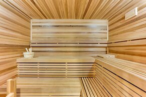 Sauna, Fire Pit: Spacious & Serene Poconos Getaway