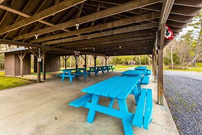 Sauna, Fire Pit: Spacious & Serene Poconos Getaway