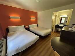 Studio 6 Suites - Riverside, Ca