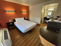 Studio 6 Suites - Riverside, Ca