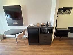 Studio 6 Suites - Riverside, Ca