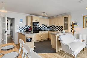 Penrose - Beach House With Direct Beach Access