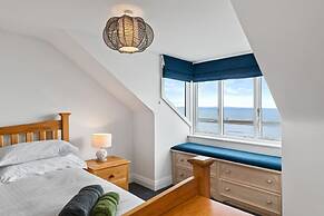 Penrose - Beach House With Direct Beach Access