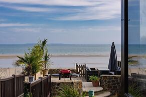 Penrose - Beach House With Direct Beach Access