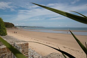 Penrose - Beach House With Direct Beach Access