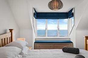 Penrose - Beach House With Direct Beach Access