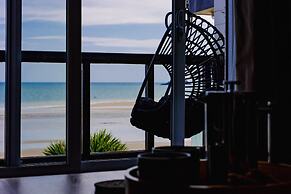 Penrose - Beach House With Direct Beach Access