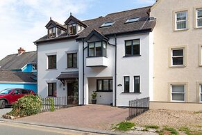 Penrose - Beach House With Direct Beach Access