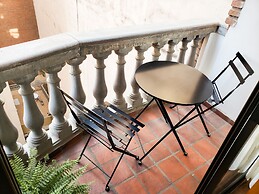 Cosy Local Artist's Flat, Central Location, Fully Equipped