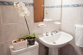 Cosy Local Artist's Flat, Central Location, Fully Equipped