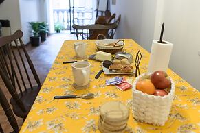 Cosy Local Artist's Flat, Central Location, Fully Equipped