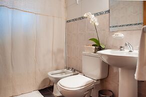 Cosy Local Artist's Flat, Central Location, Fully Equipped