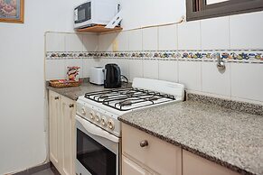 Cosy Local Artist's Flat, Central Location, Fully Equipped